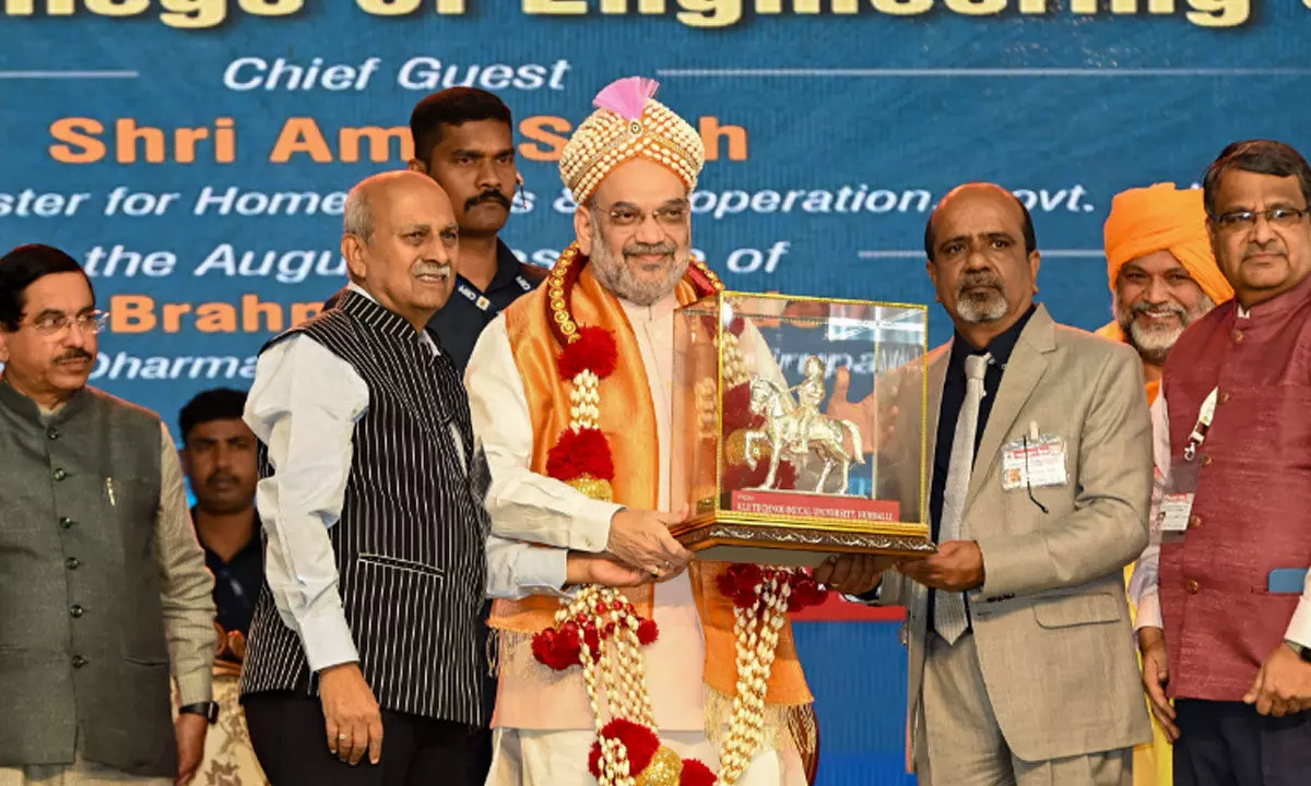 Union Home Minister Amit Shah being presented a memento during Amrit Mahotsav celebration at BVB Engineering College in Hubballi on Saturday