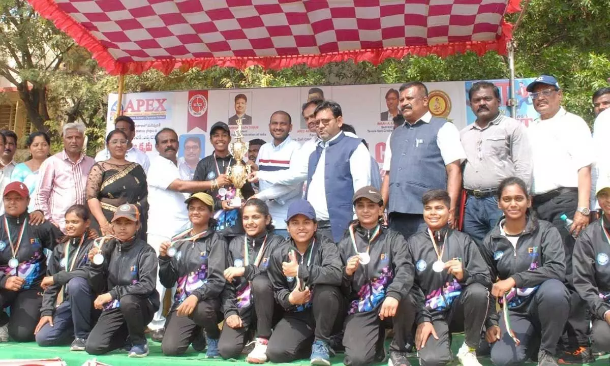 YSRCP youth leader Balineni Praneeth Reddy presenting the cup to Uttar Pradesh womens team in Ongole on Sunday