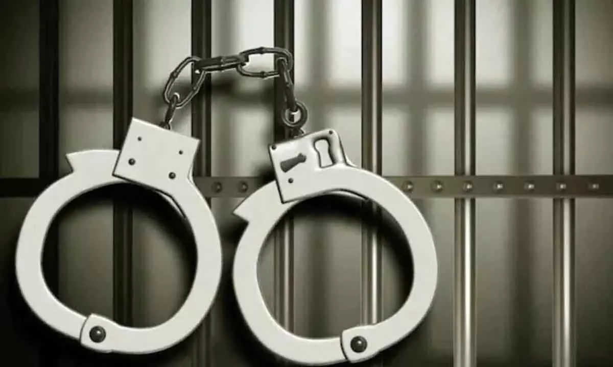 Inter-state dacoit gang arrested for looting 80 lakh
