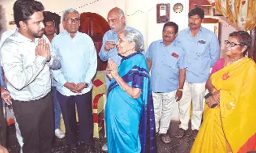 The couple - Motaparti Venkat and Motaparti Rama Chandramma of Denduluru – with District Collector Prasanna Venkatesh at his office in Eluru on Sunday