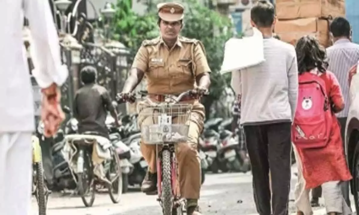 TN woman cop whose cycling habit motivates people