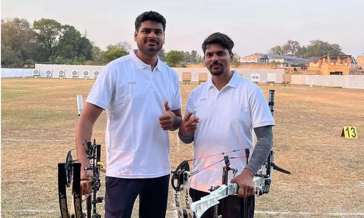 Archery players Charan Reddy and Sunendu Roy with medals