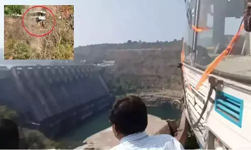 Andhra Pradesh: TSRTC bus escapes major accident after it hits wall in Srisailam