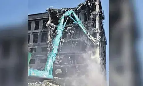 Secunderabad inferno: GHMC pulls down slabs of fire-hit building