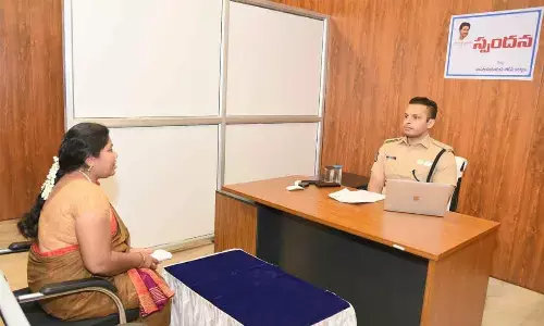 Superintendent of Police Siddarth Kaushal receiving complaints at Spandana programme at DPO in Kurnool on Monday