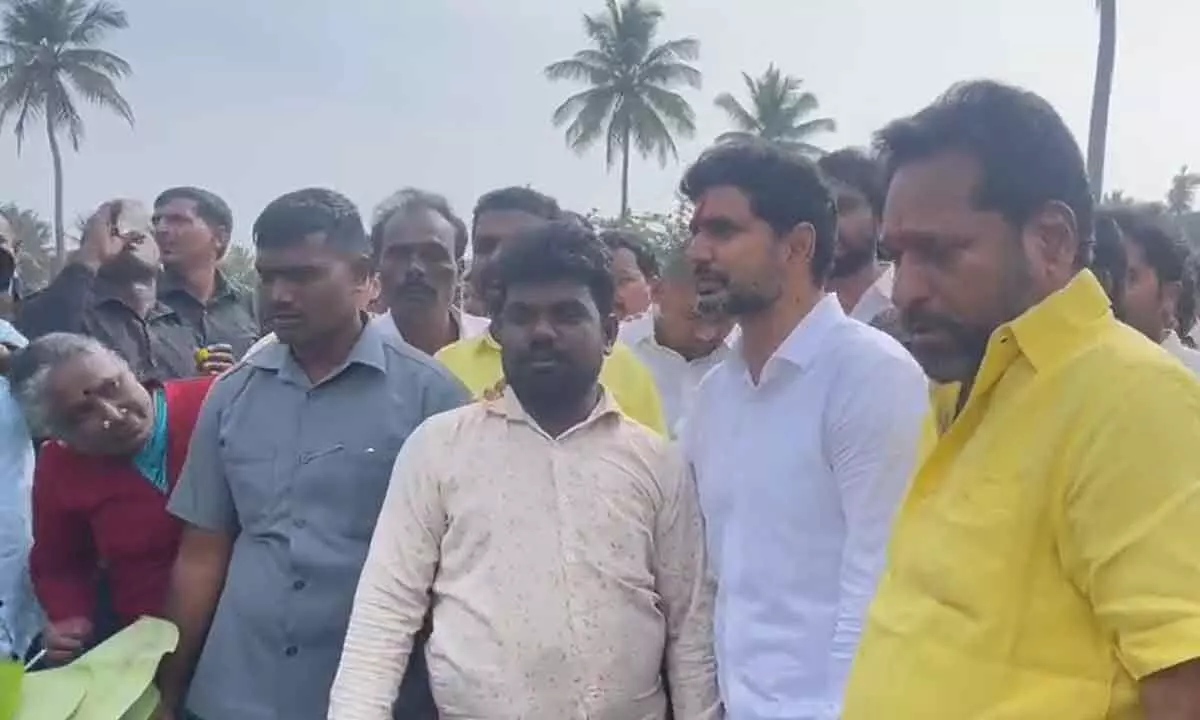 Yuva Galam Padayatra: Lokesh meets Banana farmers, assures of support after coming to power