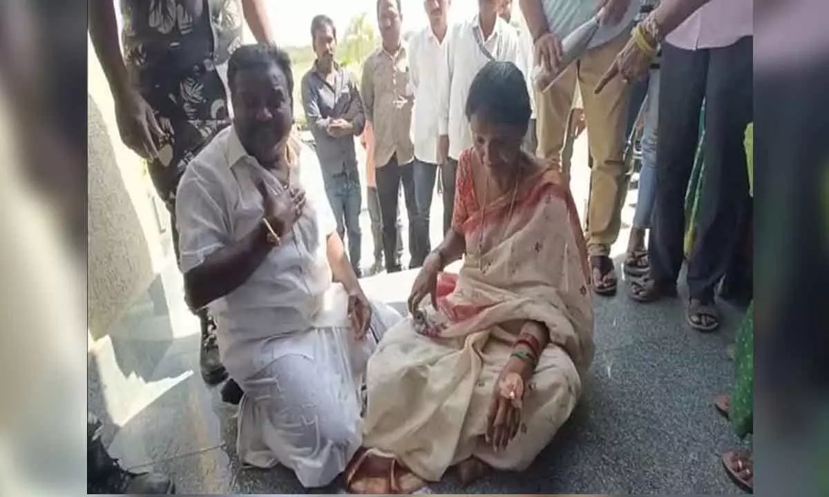 Nizamabad: Nandipet Sarpanchs husband tries to self-immolate at Collectorate