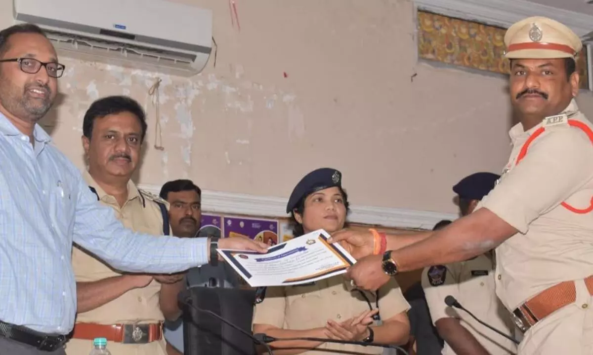 Officials handing over appreciation certificates to CI G Srinivasa Rao (right) in Srikakulam on Tuesday