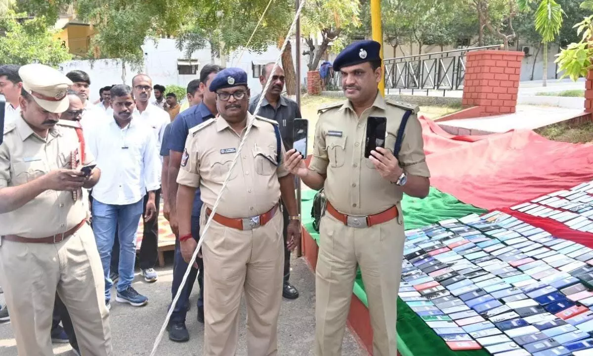 District SP K Fakeerappa and other police officials with the recovered mobile phones in Anantapur