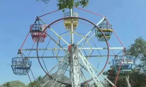 FIR registered against 3 for giant wheel mishap