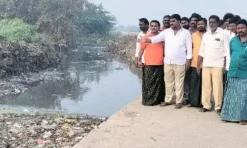 TDP leader Kadirikota Adenna along with party activists and residents of Babu Jagjivan Ram Colony inspecting Jir Jir Banda stream in Yemmiganur on Tuesday