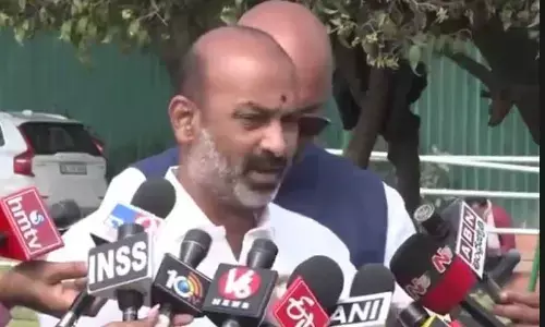 Bandi lashes out at BRS MPs for boycotting Presidents address