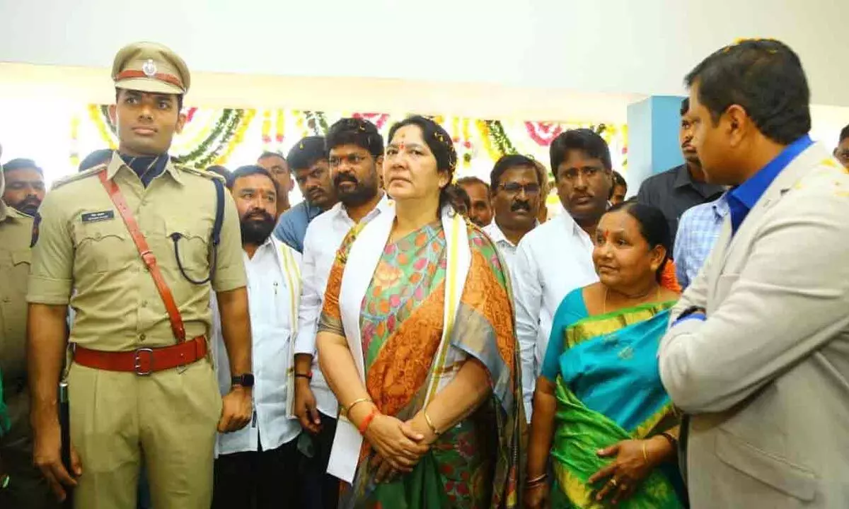 Satyavathi Rathod inaugurates Mana Ooru-Mana Badi designed school