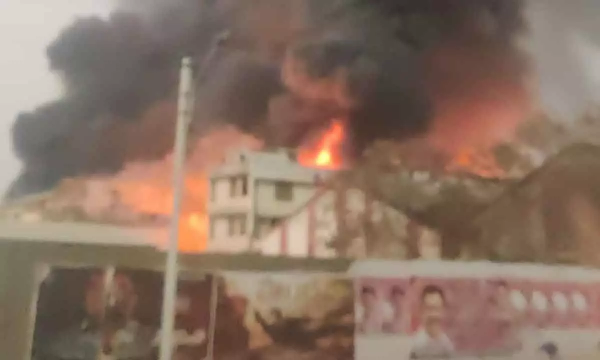 Telangana: Fire breaks out in a warehouse in Hyderabad