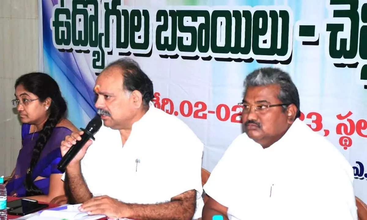 AP Government Employees Union state president K Suryanarayana. and employee leaders speaking at a roundtable in Vijayawada on Thursday 	Photo: Ch Venkata Mastan