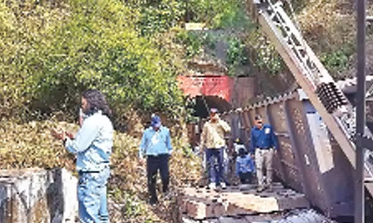 Goods train derails near Kottavalasa