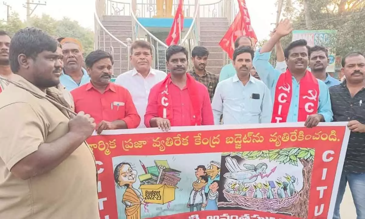 Members of CITU taking out a rally opposing the anti-people’s proposals in Union Budget, in Anantapur on Thursday.