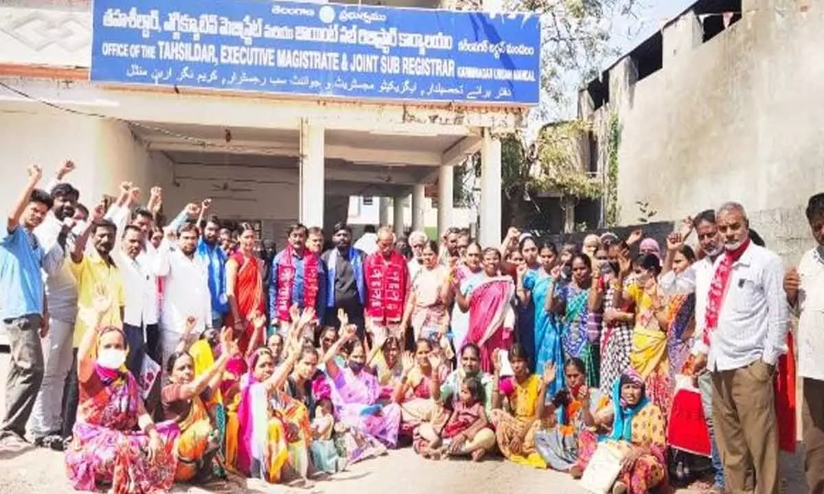 A massive dharna was held in front of the Karimnagar urban tahsildar office on Friday demanding double bedroom houses to all the deserving poor