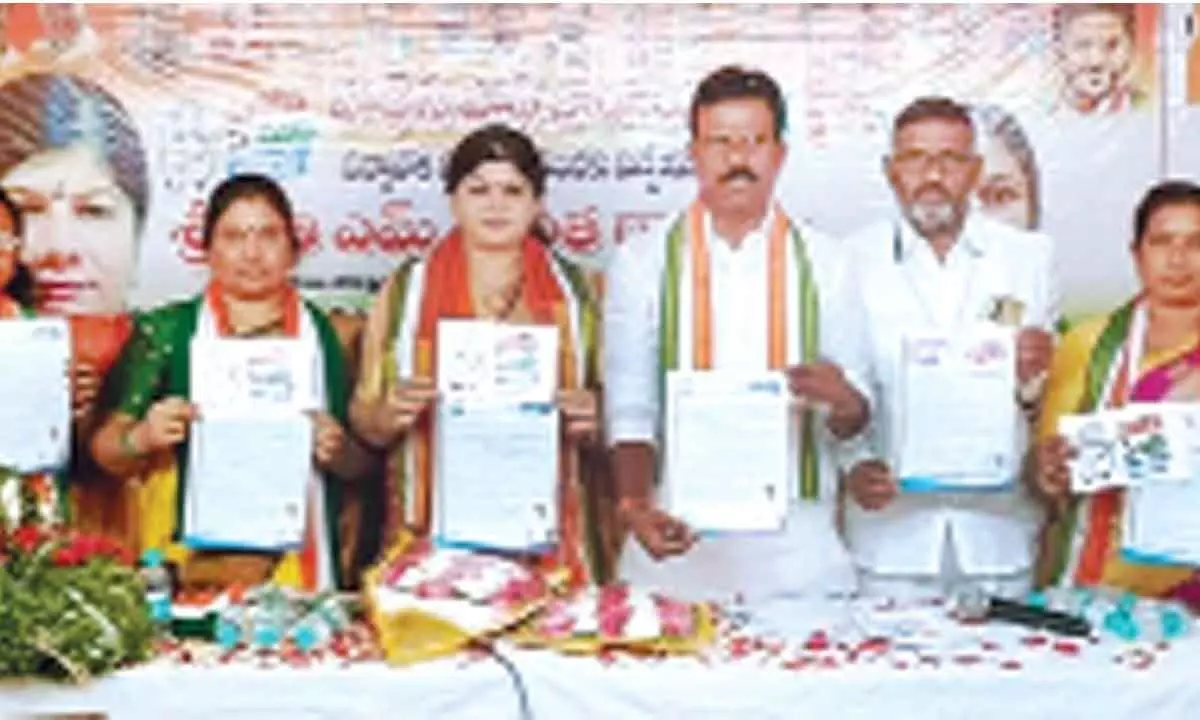 DCC president G Madhusudhan Reddy and Congress partys women wing president Sunita Rao, releasing Hath se Haath Jodo phamplet and door stickers at DCC offic in Mahabubnagar on Friday