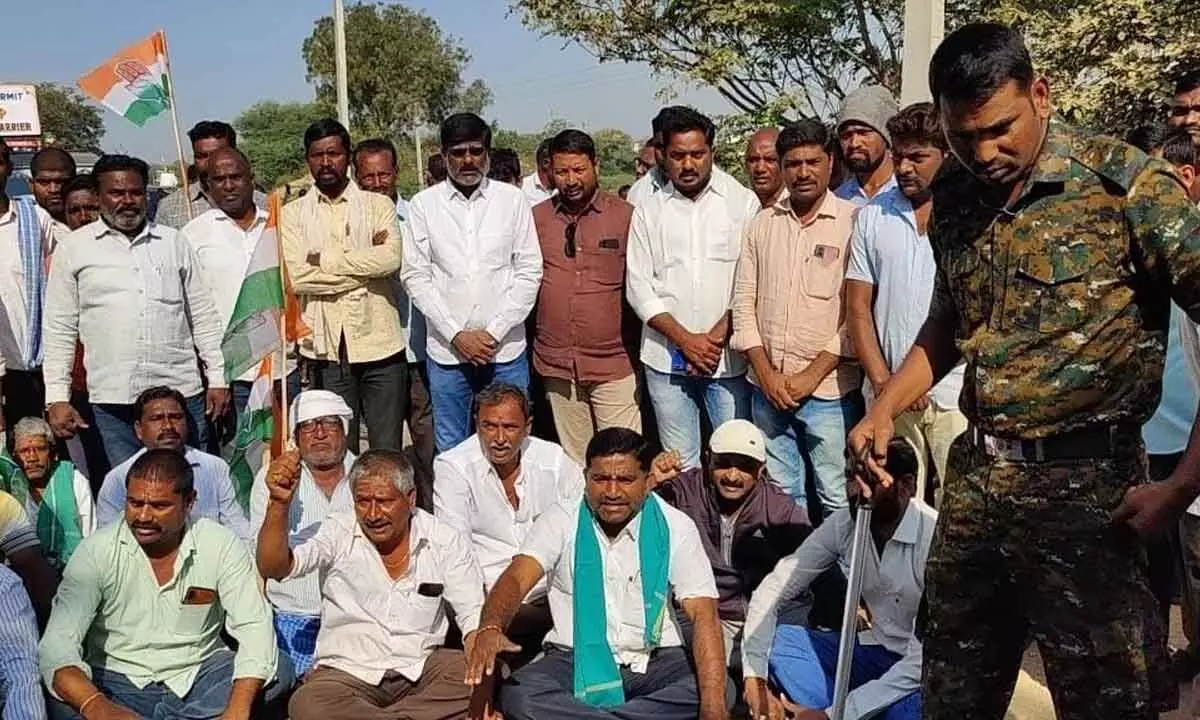 Power cuts: Farmers block national highway