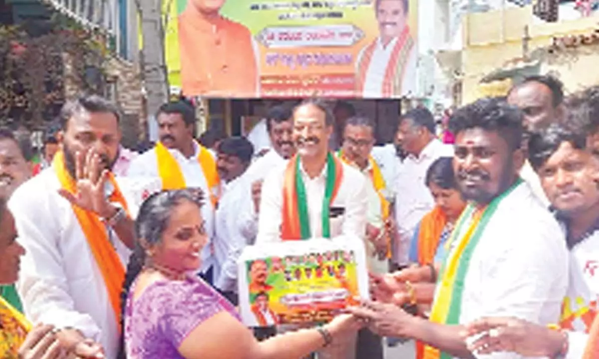 Pressure cookers, digital clocks... freebies galore in poll-bound Karnataka