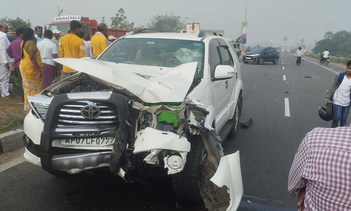 munagala-two-farmers-killed-in-ghastly-accident-on-nh-65