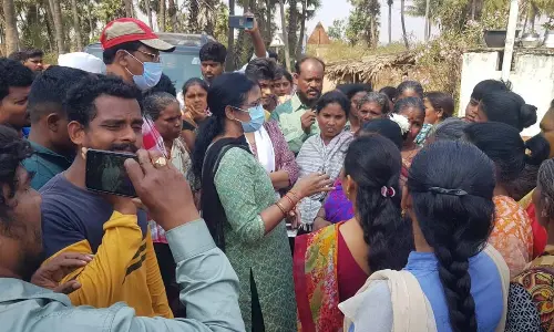 People of Maradapalem arguing with RDO regarding compensation
