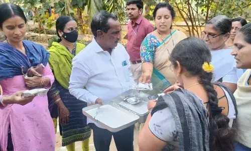 APCPCR K Apparao inspecting hostel at Kothavalasa in Vizianagaram on Tuesday