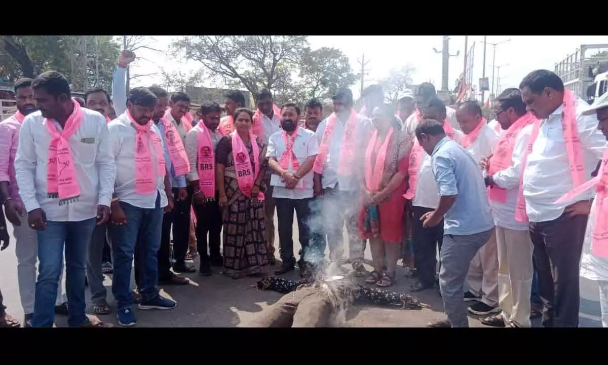 BRS leaders burning an effigy of TPCC chief A Revanth Reddy at a mandal centre in Mulugu on Wednesday. Photo: G Shyam Kumar