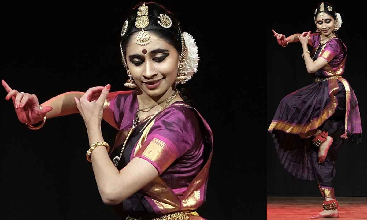 Woman performing Bharatanatyam dance Stock Photo - Alamy