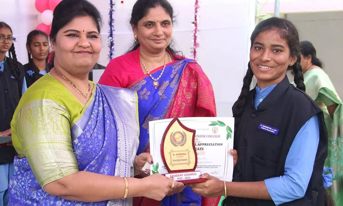 TTD JEO Sada Bhargavi presenting mementoes and appreciation certificates to meritorious student at the 30th anniversary of Sri Padmavathi Women’s Junior College in Tirupati on Wednesday.