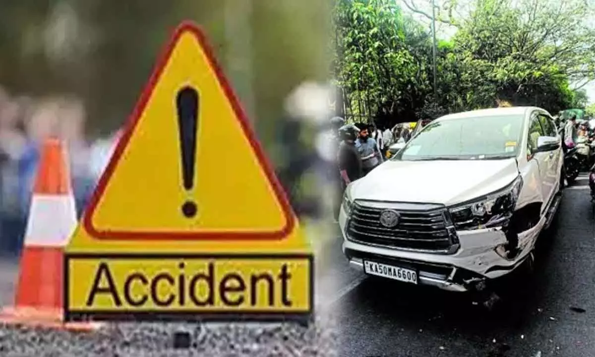 The SUV that hit several vehicles on Nrupathunga Road in central Bengaluru on Monday(Right Pic)
