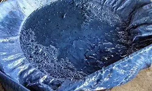 Always use non metallic container, you can always use glass bowls, while mixing the indigo powder.