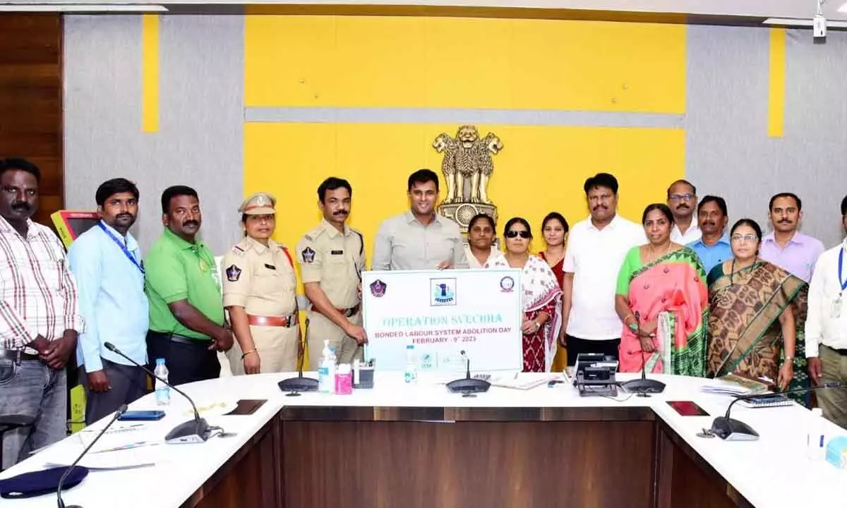 Commissioner of Police Kanthi Rana Tata and other officials at the launch of the drive ‘Operation Freedom’ at the police commissionerate in Vijayawada on Saturday