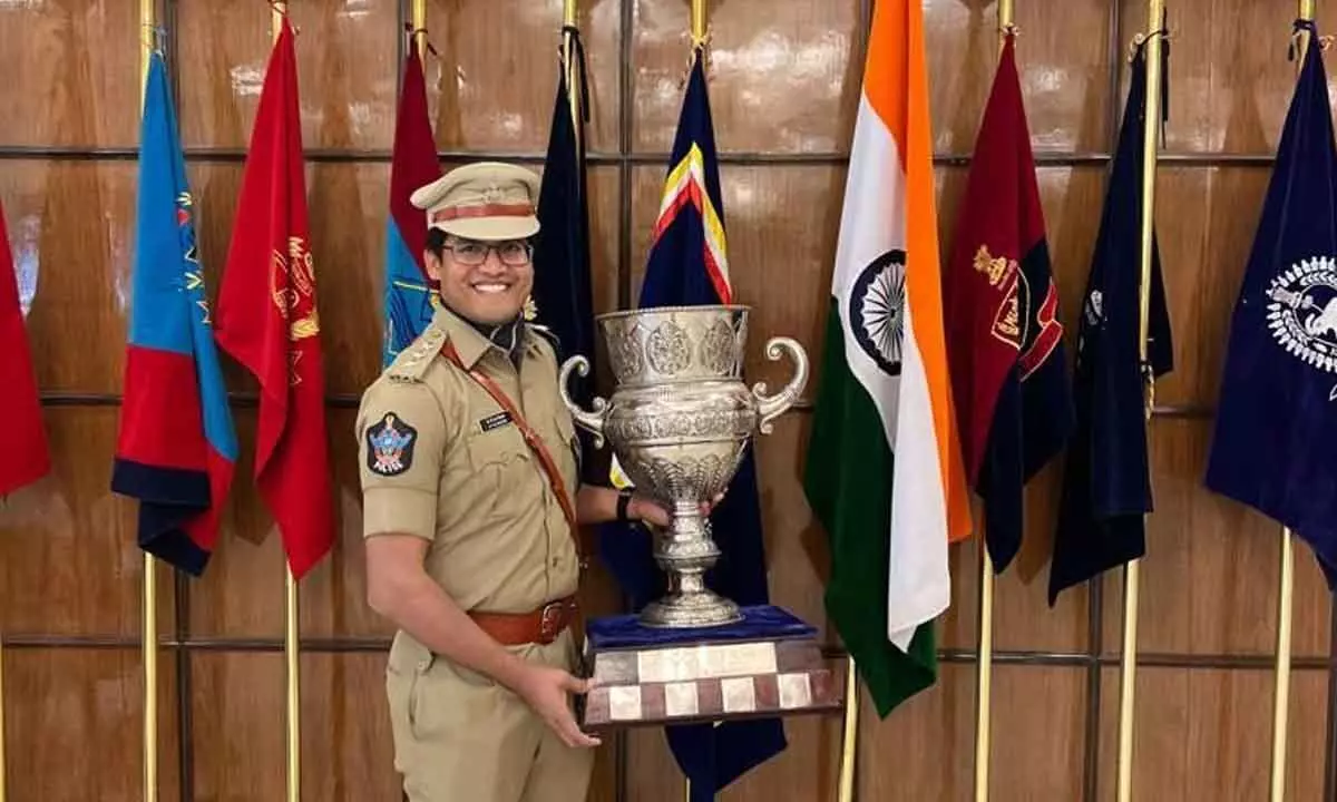 Chintapalli ASP Pratap Siva Kishore with the Prime Ministers Silver Cup at the Sardar Vallabhbhai Patel National Police Academy in Hyderabad on Saturday