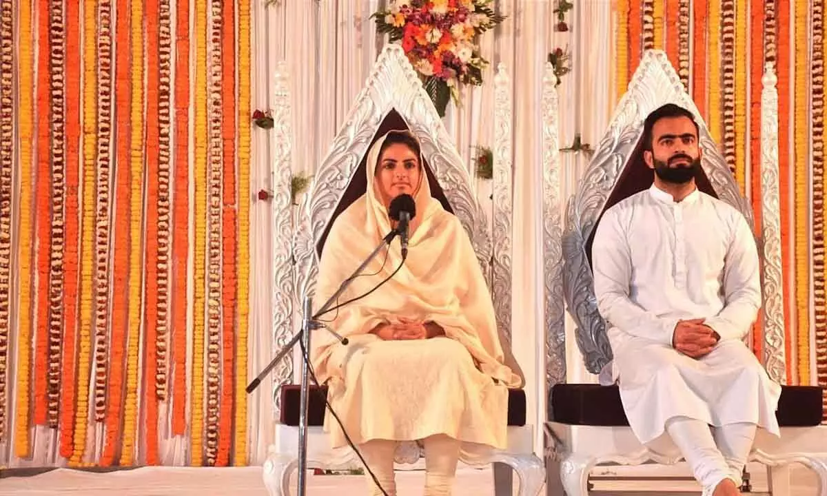 Satguru Sudiksha Mata delivering a divine message in Visakhapatnam