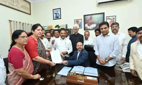 Banda Prakash files papers for Council Dy Chairman post