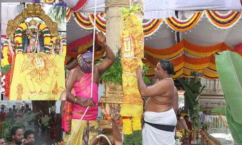 Priests hoisting Dwajarohanam to mark the commencement of 9-day Brahmotsavams of Kalyana Venakteswara temple at Srinivasa Managapuram in Tirupati on Saturday