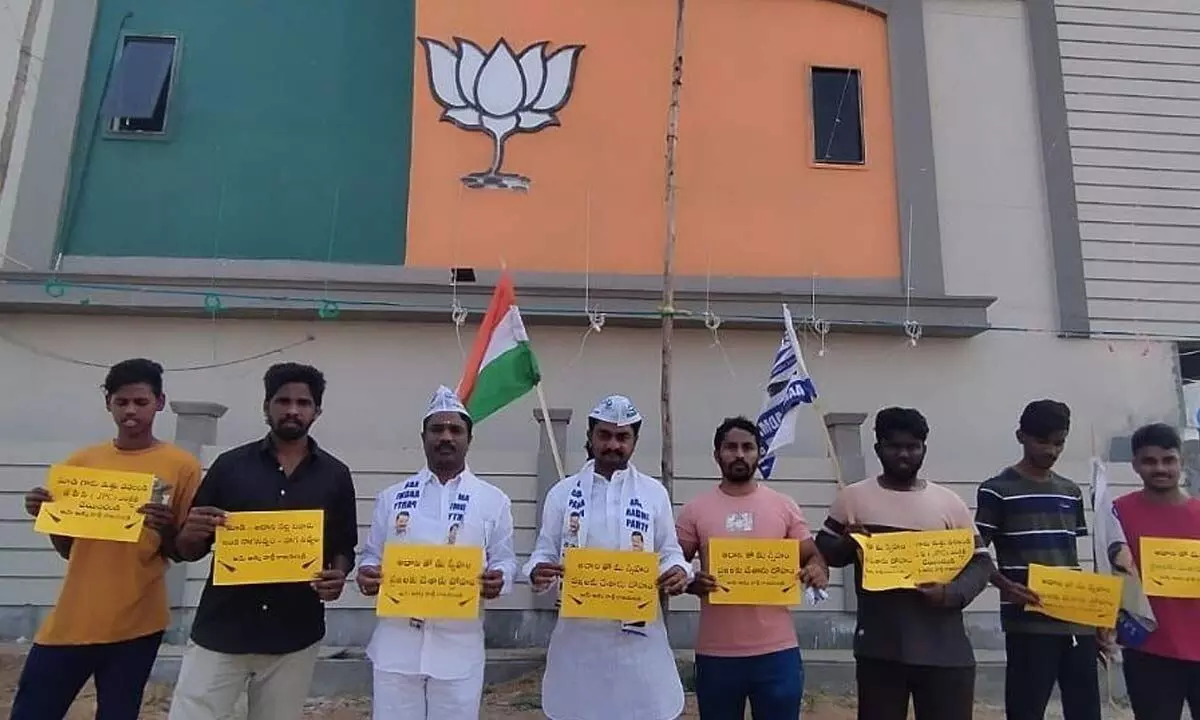 Aam Aadmi Party leaders staging a protest in front of BJP office in Rajamahendravaram on Sunday