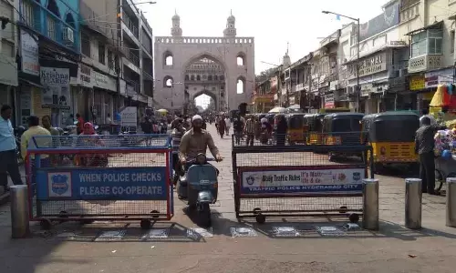 Hyderabad:Officials pause bollards project near Charminar