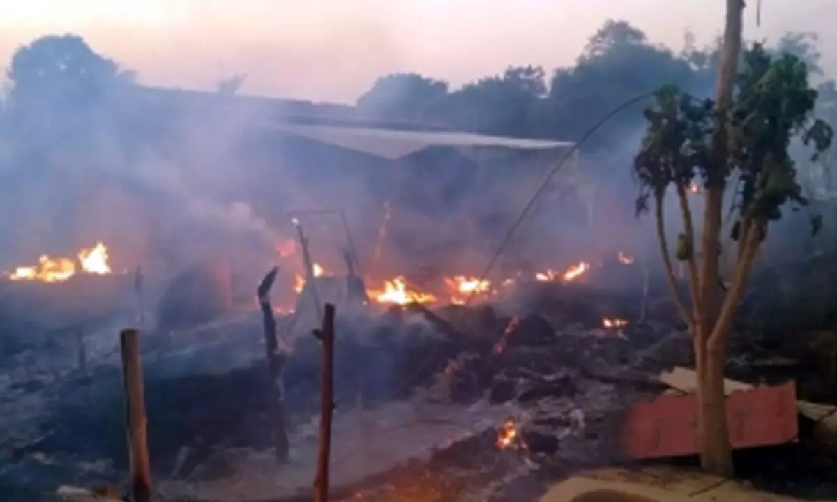 Jharkhand: 4 houses gutted as live wire falls on them