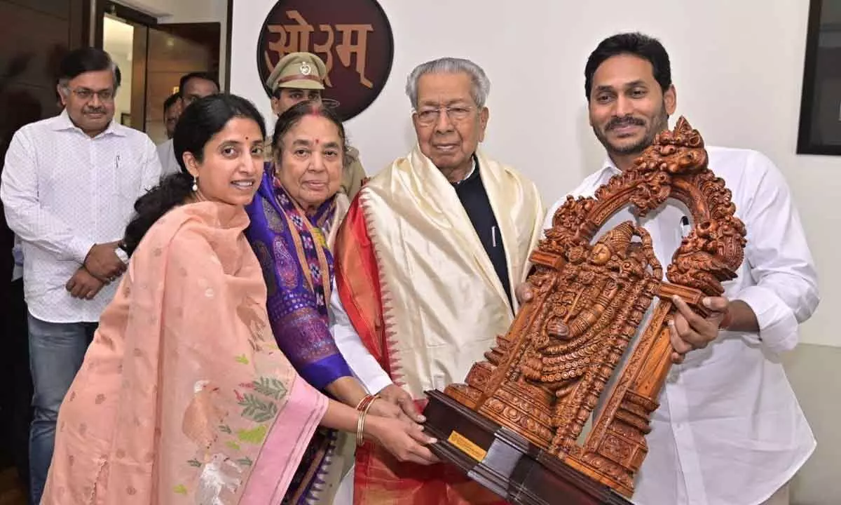 Chief Minister Y S Jagan Mohan Reddy and his wife Bharathi present a wood carving of Sri Venkateswara Swamy to Governer Biswabhusan Harichandan and wife Suprava at Raj Bhavan in Vijayawada on Monday