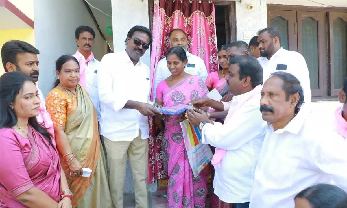 Minister for Transport Puvvada Ajay Kumar distributed cheques to the beneficiaries under the programme of Shaadi Mubarak and Kalyana Laxmi in Khammam on Tuesday
