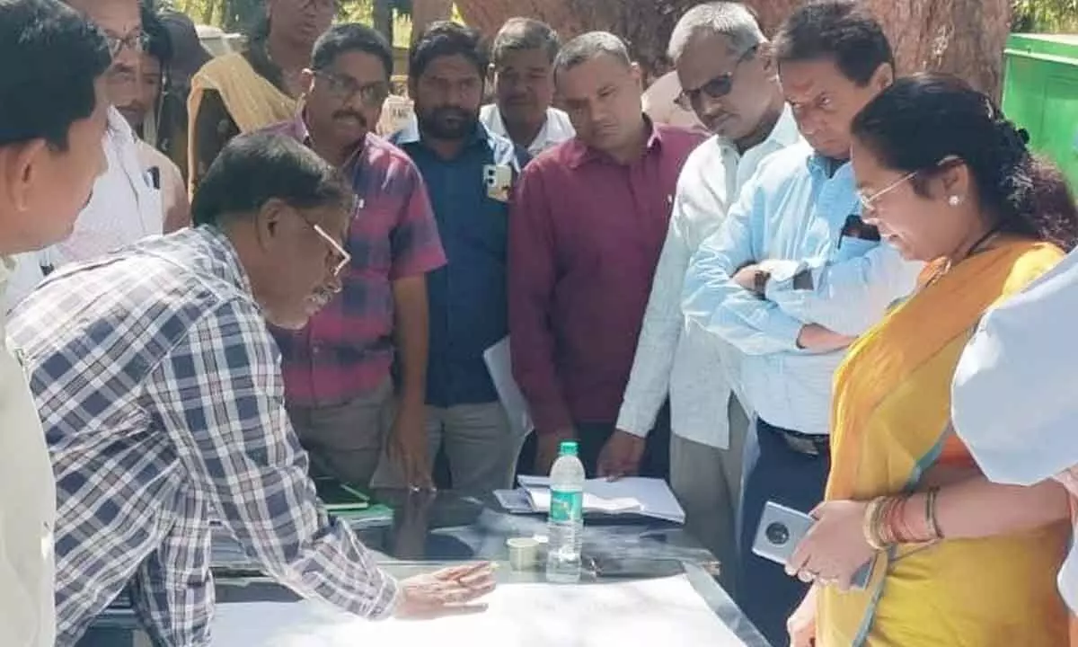 A GWMC official explains water distribution system in the city to retired HMWSSB director (op)  P Ravi Kumar and Mayor Gundu Sudharani  in Warangal on Tuesday