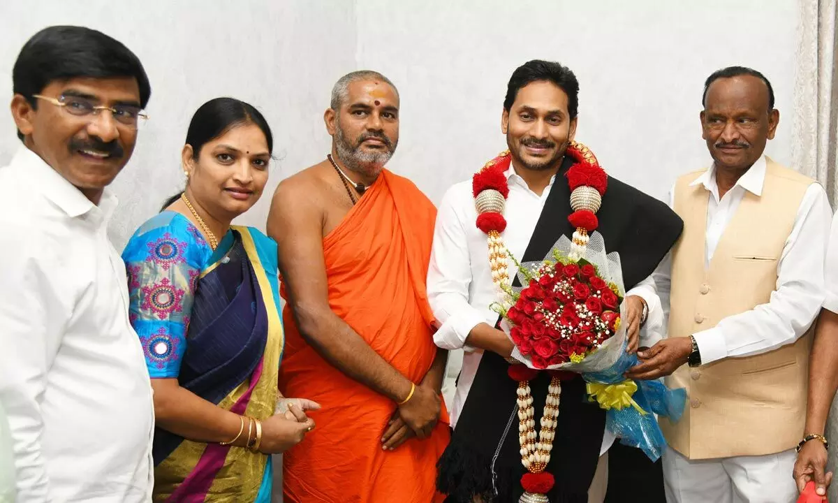 Kaginele Kanaka Dasa Guru Peetam seer Niranjanandapuri Maha Swami (Karnataka) calls on the Chief Minister Y S Jagan Mohan Reddy at his camp office in Tadepalli on Tuesday