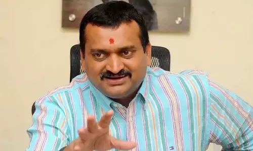 Bandla Ganesh lashes out at BRS’ Swedha Patram