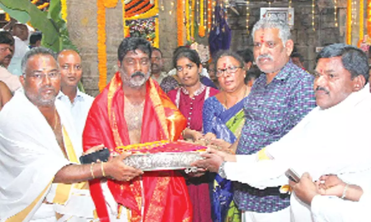 MLA Chevireddy Bhaskar Reddy presents silk clothes to Lord Srinivasa on the occasion of Garuda Vahana seva on the 5th day of ongoing Annual Brahmotsavams of Lord Kalayana Venkateswara at Srinivasa Mangapuram on Wednesday.
