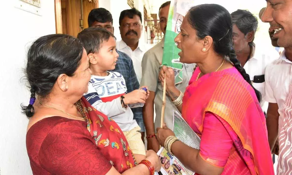 Former minister and senior Congress leader Konda Surekha cuddling a child during her Hath Se Hath Jodo yatra in Warangal East Constituency on Thursday