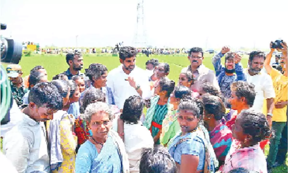 Lokesh with horticulture farmers during his padayatra in Satyavedu constituency on Thursday