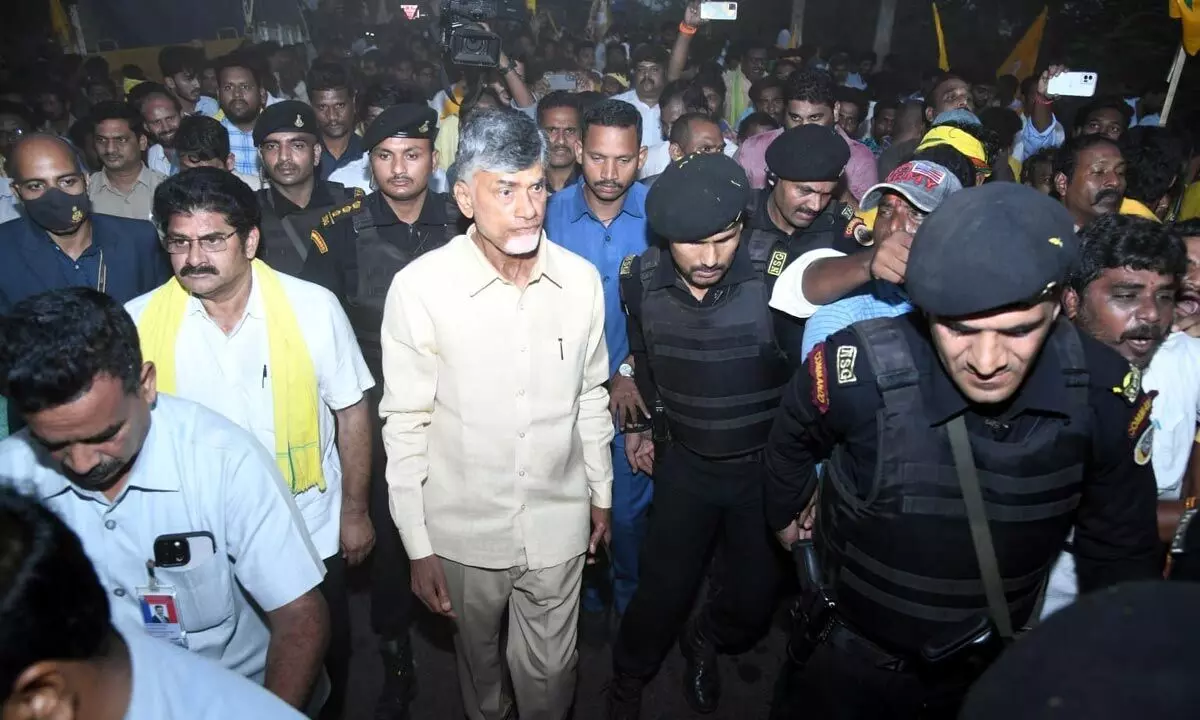 Tension prevailed at Anaparthi in Chandrababu tour amid police restrictions